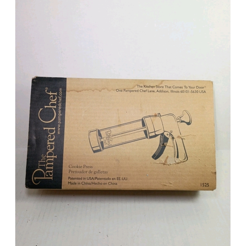 Pampered Chef 1 Cookie Press 1525 Pastry 16 Molds Retired Never Used, Open Box